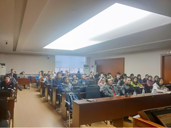 The school of mathematics holds a party class on the theme of "never forget your original intention and keep your mission in mind”